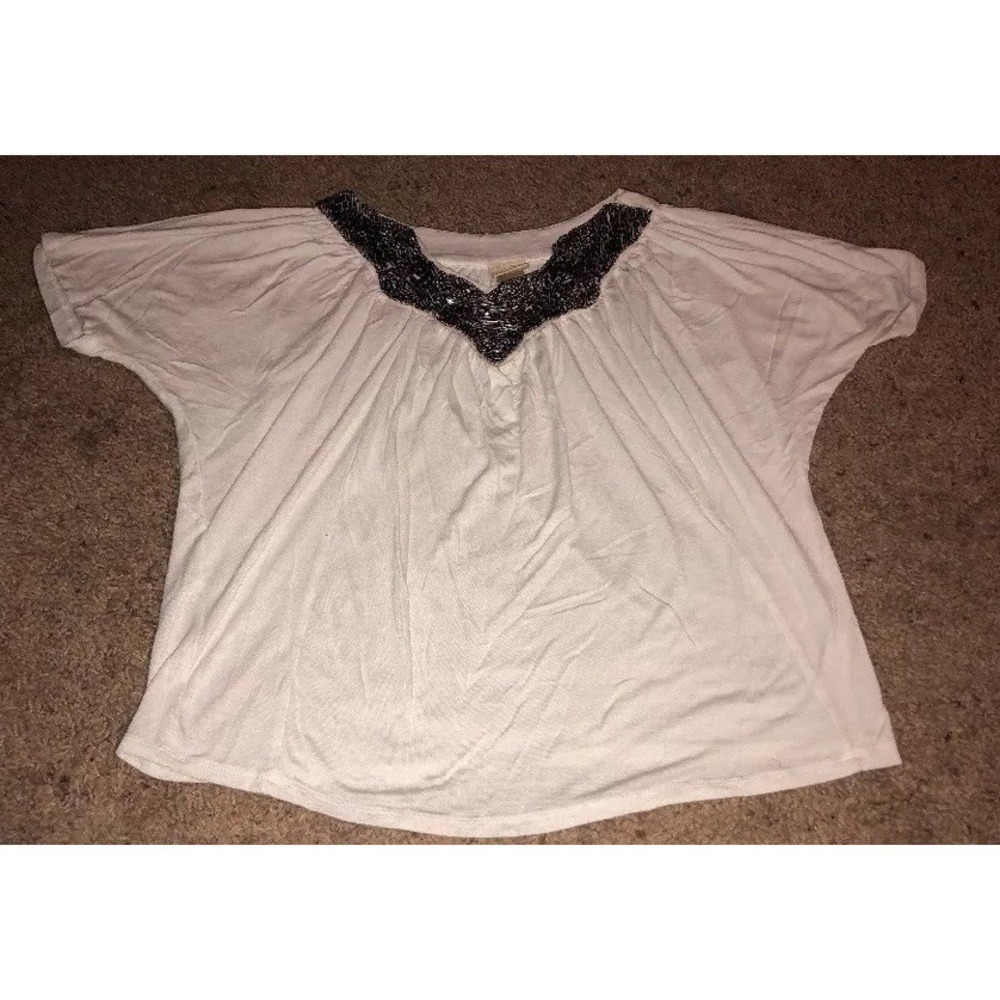 DayTrip  V Neck Bling Shirt Size Medium White Batwing Womens‎ shirt
